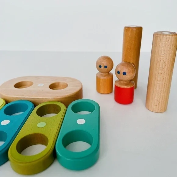 Tegu Magnetic Floating Stacker - Picture 7 of 11